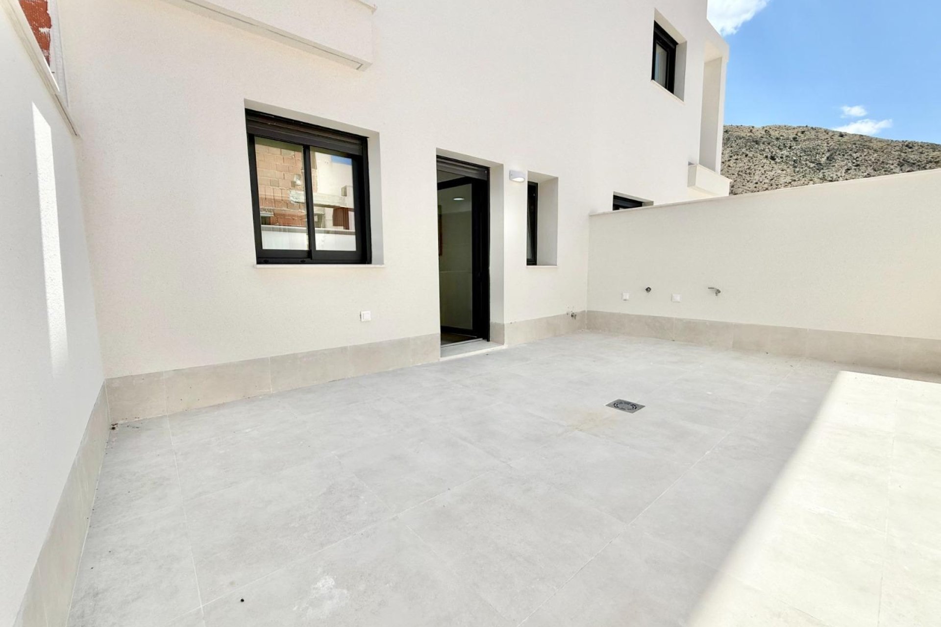 Obra nueva - Town House - Cox - San Fernando