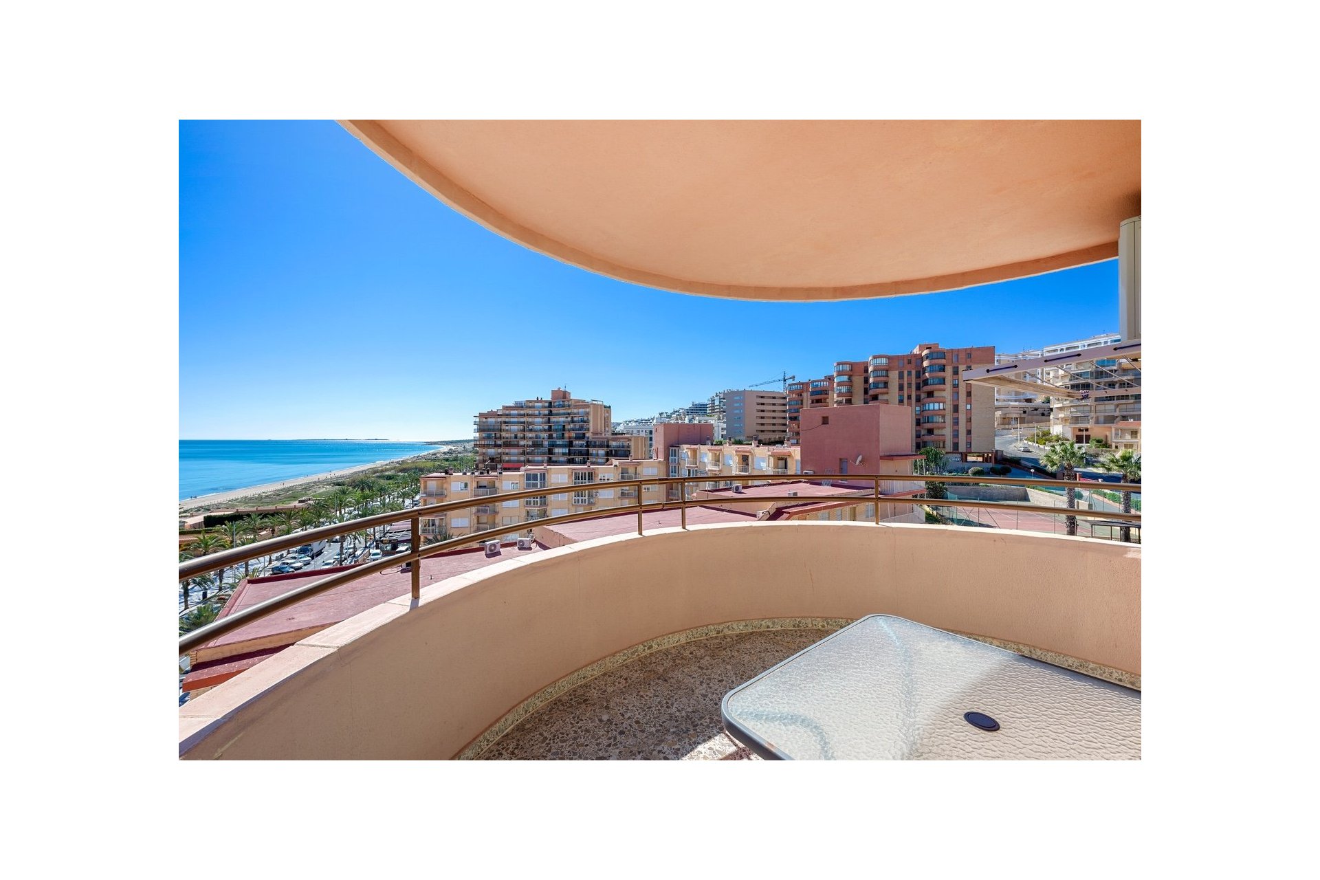 Resale - Apartment - Arenales del Sol - Segunda linea playa