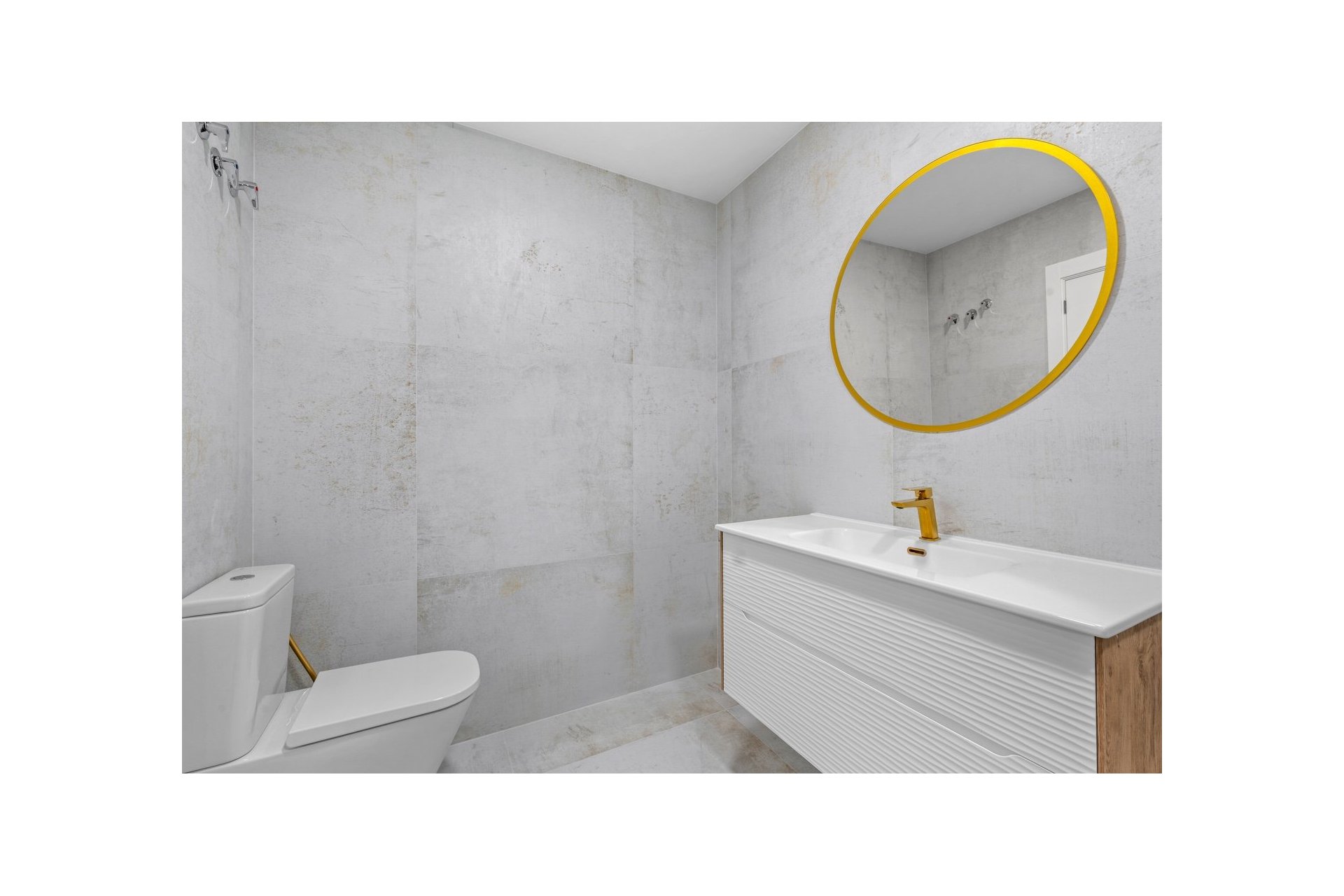 Resale - Apartment - Torrevieja - Playa del Acequión