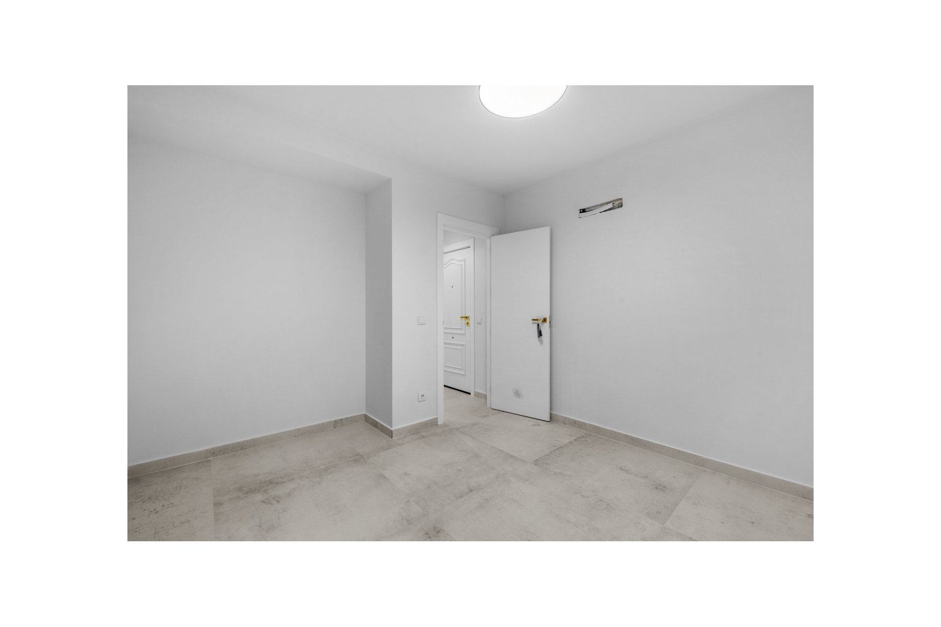 Resale - Apartment - Torrevieja - Playa del Acequión