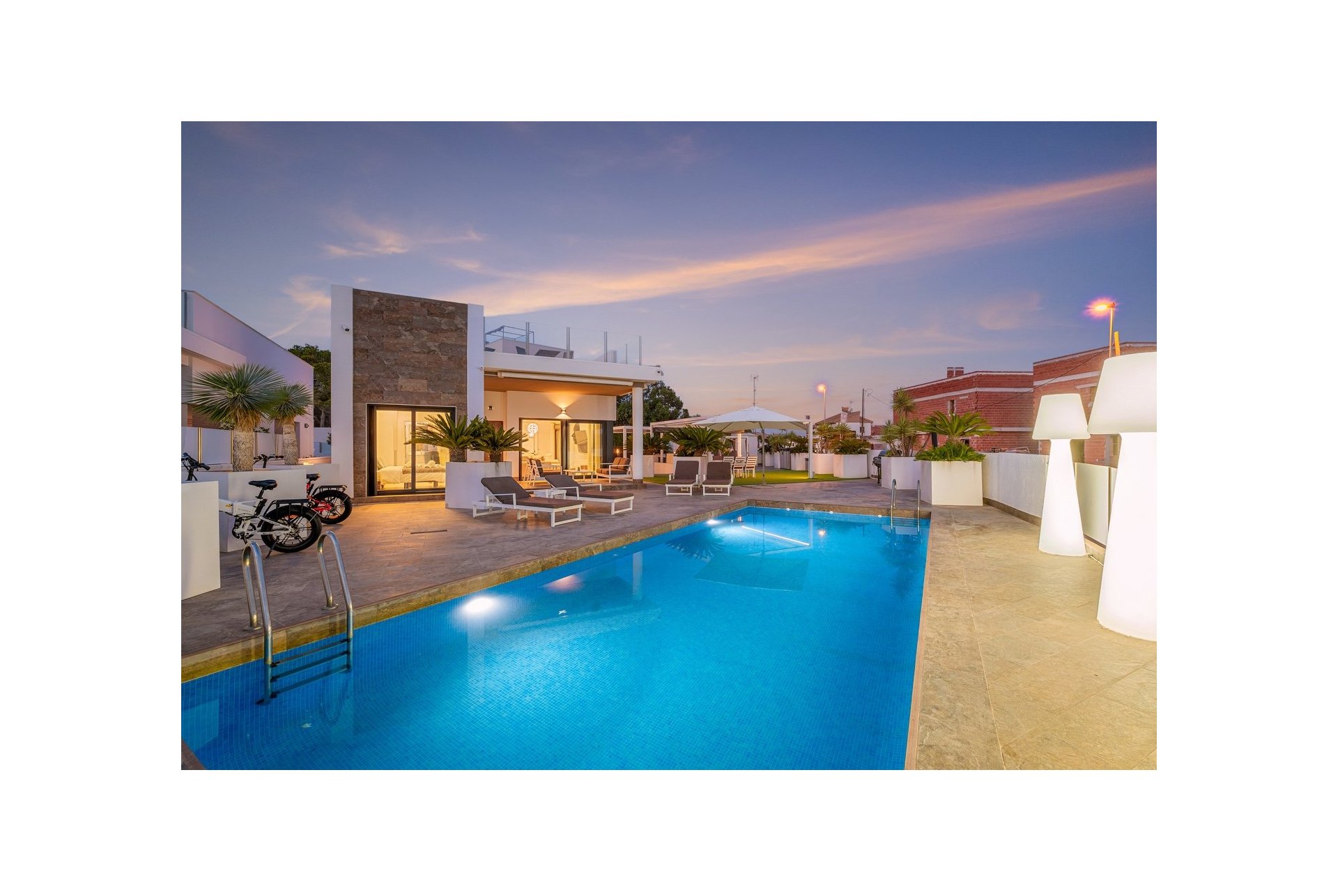 Resale - Villa - Orihuela Costa - Villamartín