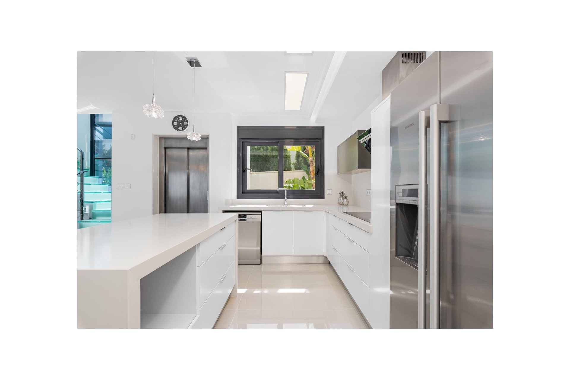 Resale - Villa - San Miguel - San Miguel Salinas