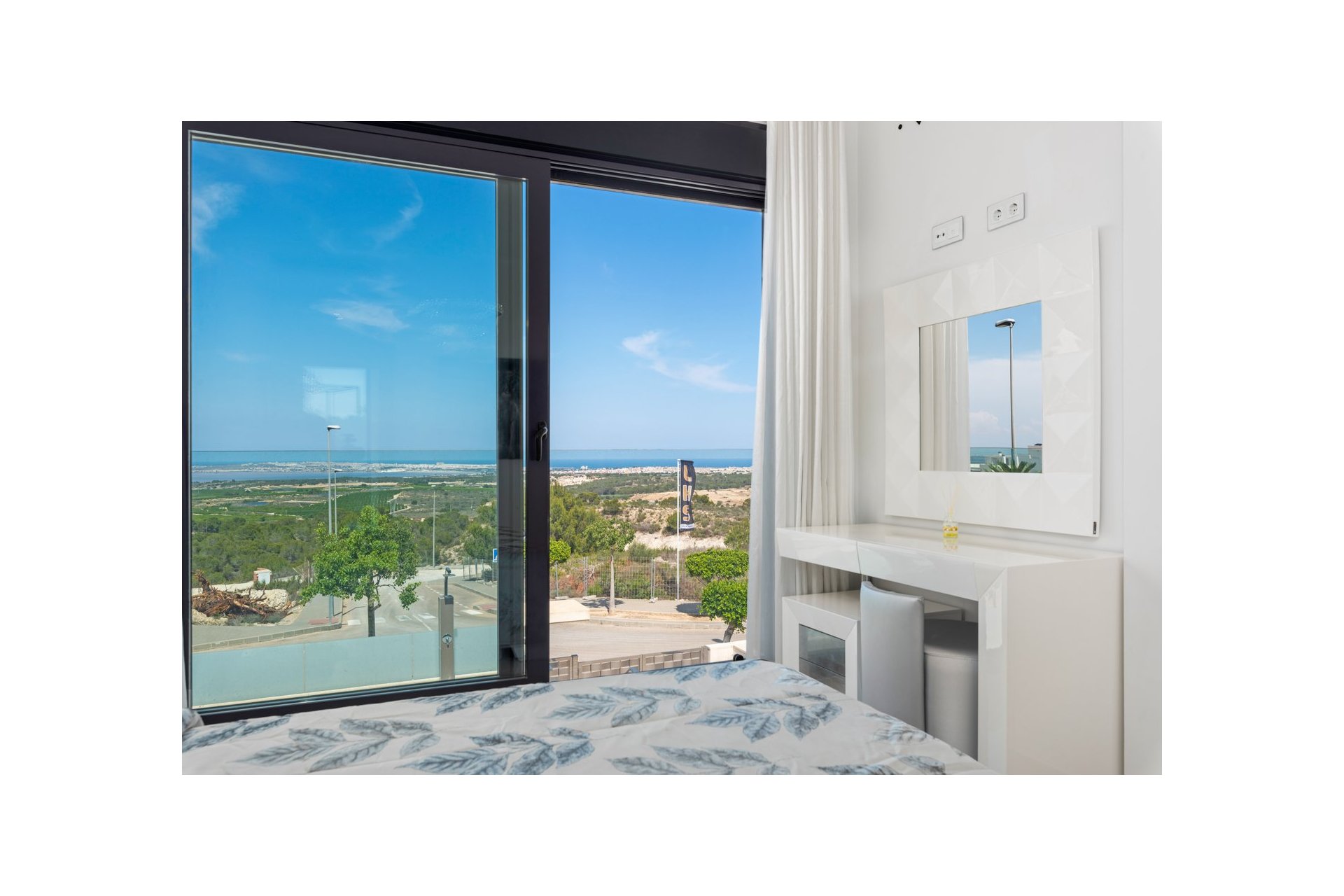 Resale - Villa - San Miguel - San Miguel Salinas