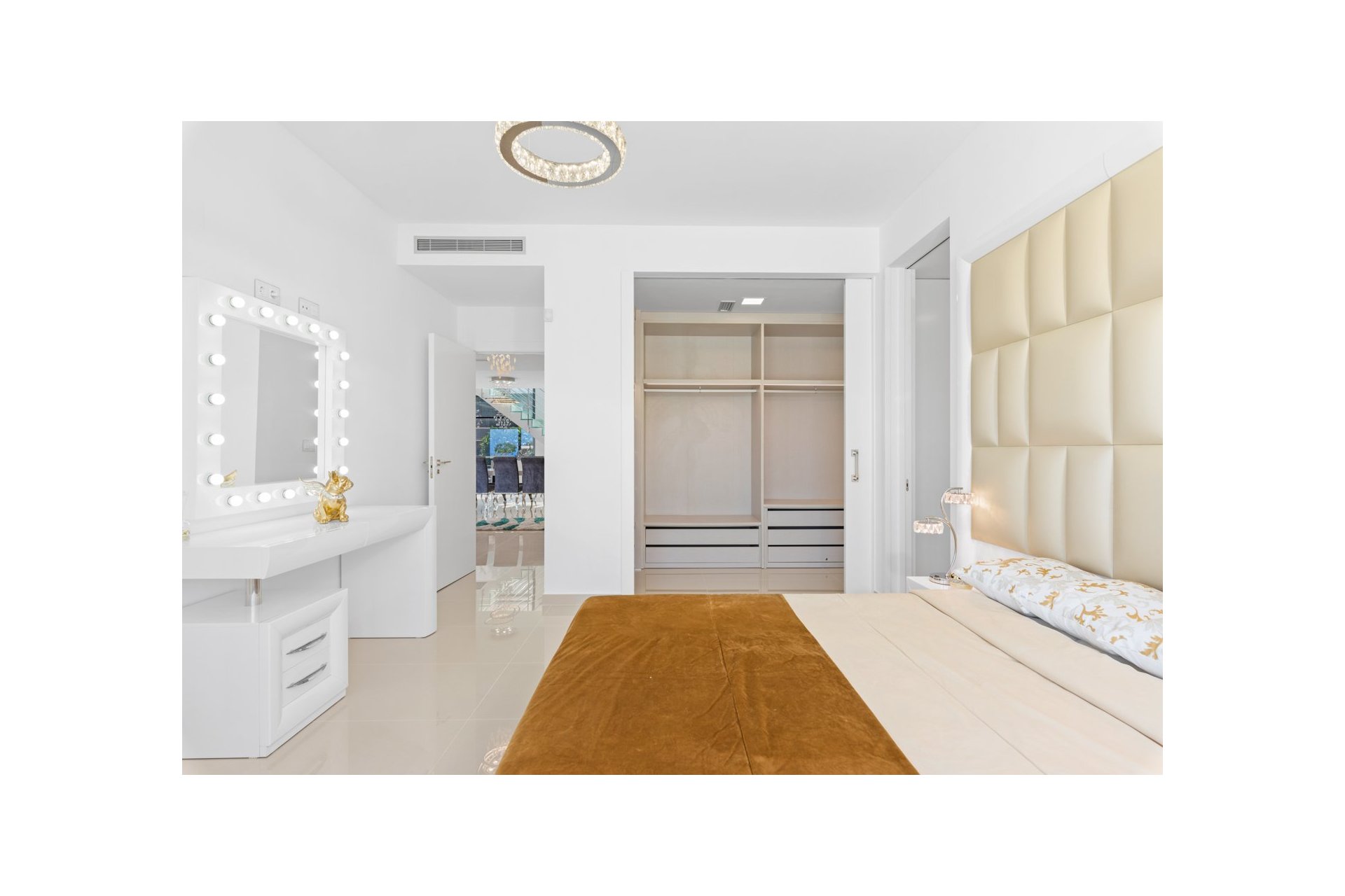 Resale - Villa - San Miguel - San Miguel Salinas