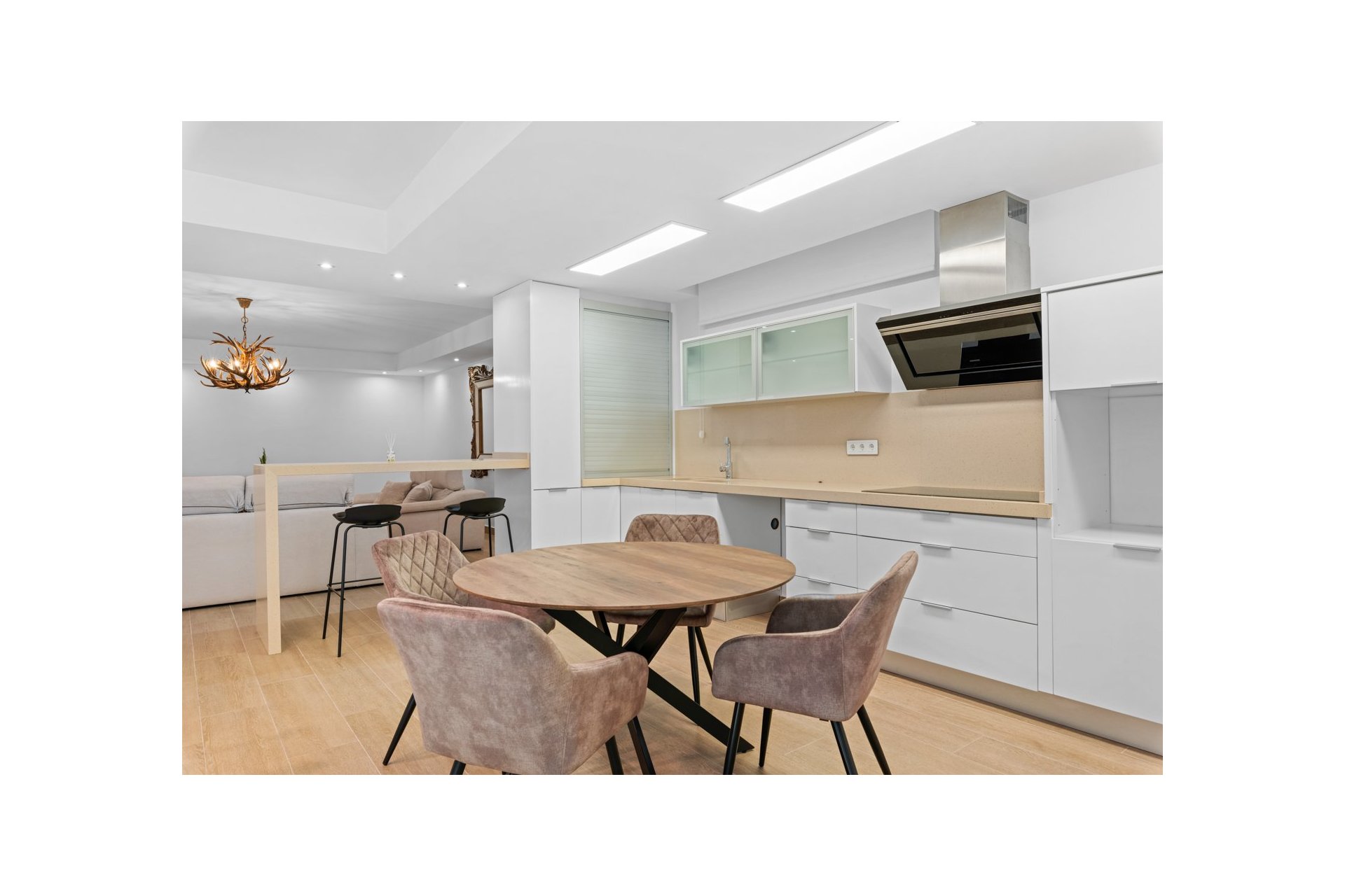 Resale - Villa - San Miguel - San Miguel Salinas