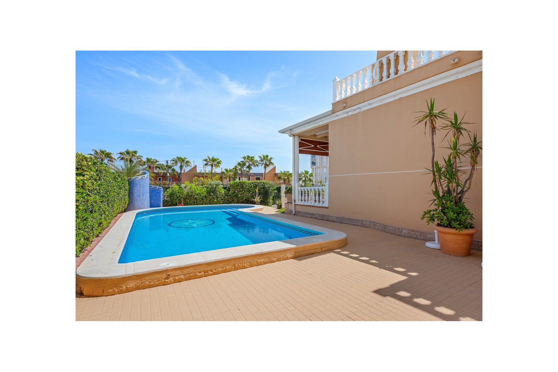 Resale - Villa - Torrevieja - La Mata