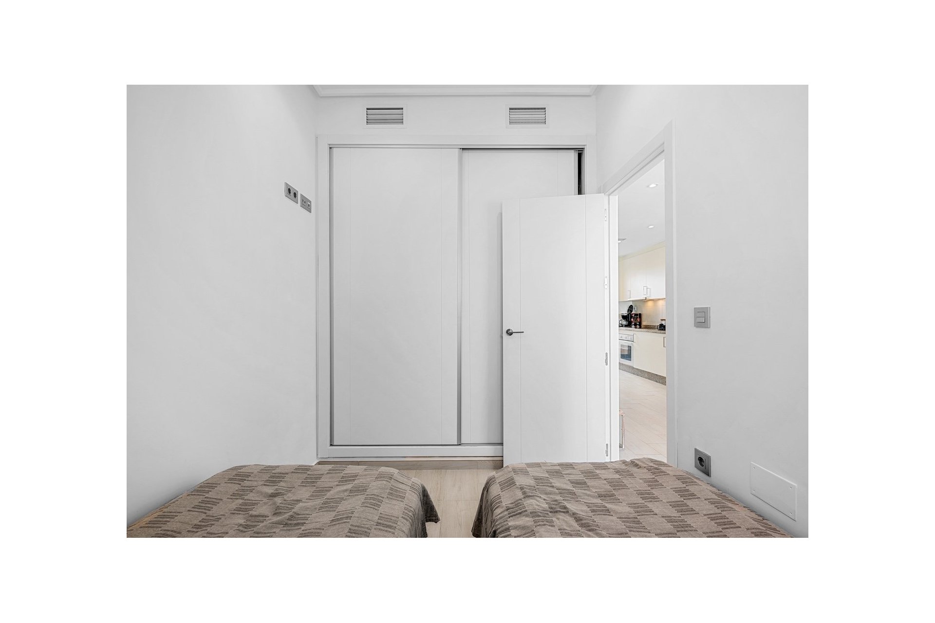 Rynek wtórny - Daszek - Torre de la Horadada (Alicante) - Spain