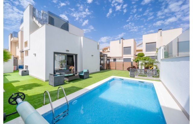 Villa - Resale - Torrevieja - Torrevieja