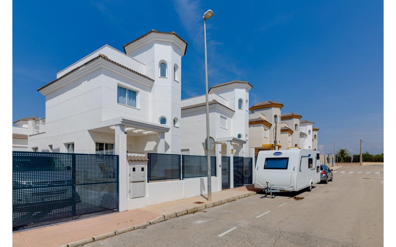 Rynek pierwotny - Villa - San Fulgencio - El Oasis