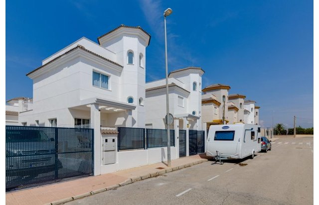 Rynek pierwotny - Villa - San Fulgencio - El Oasis