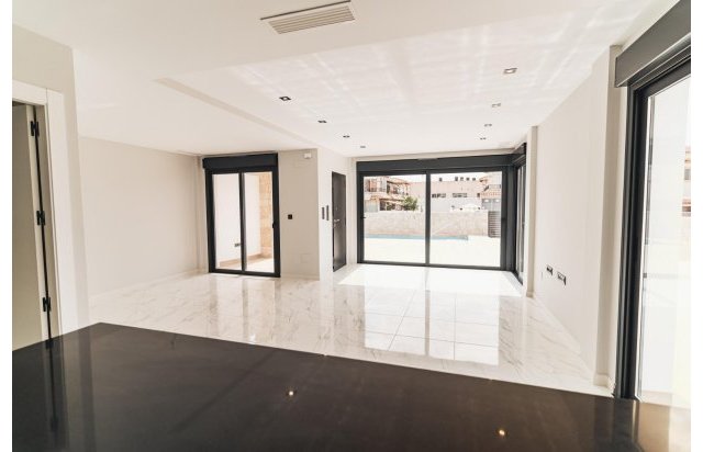 Rynek pierwotny - Villa - Orihuela Costa - Punta Prima