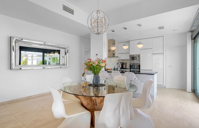 Resale - Villa - Orihuela Costa - Villamartín