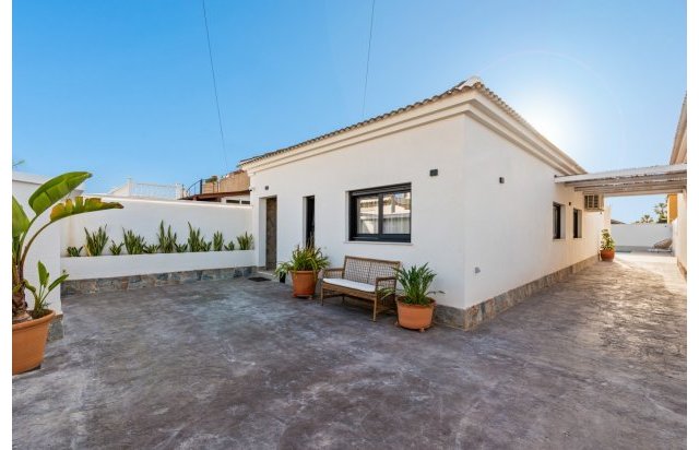 Resale - Villa - Torrevieja - El chaparral