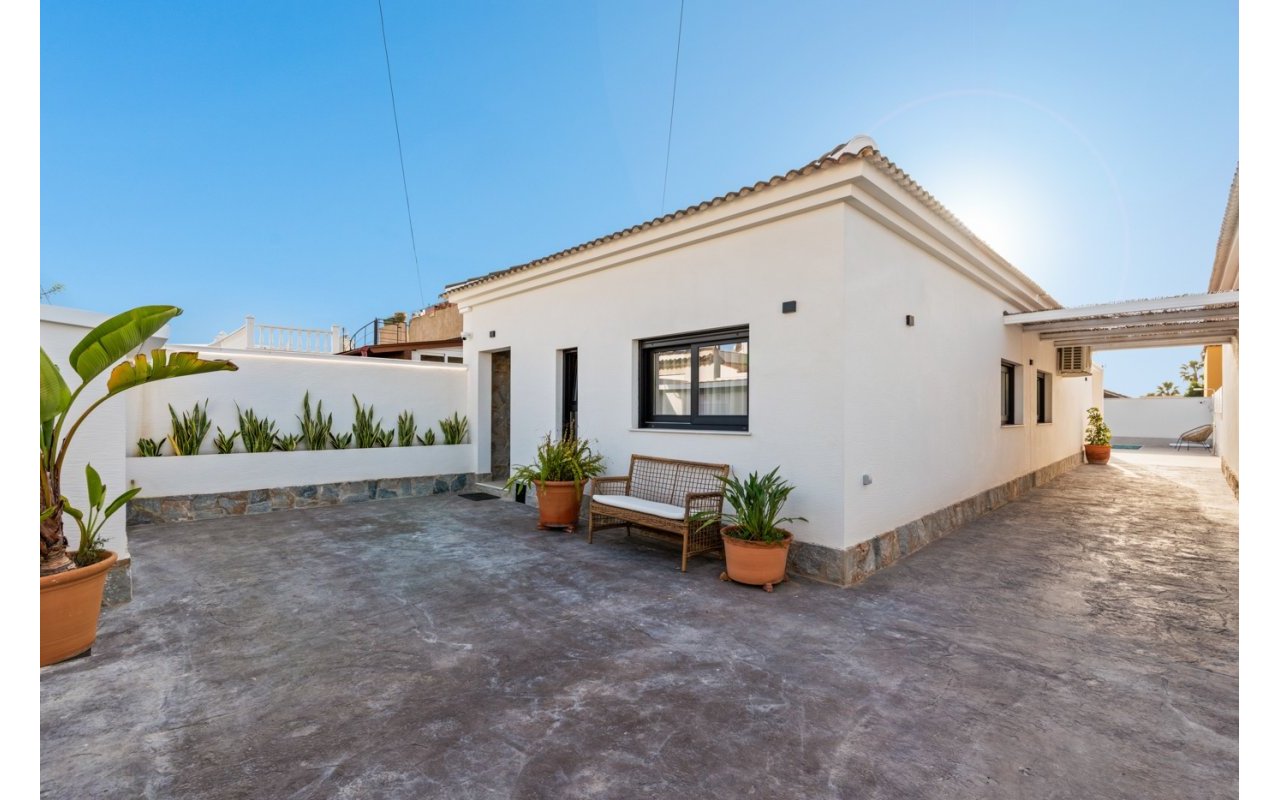 Resale - Villa - Torrevieja - El chaparral