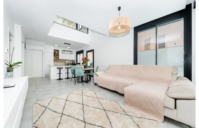 Resale - Villa - Los Montesinos