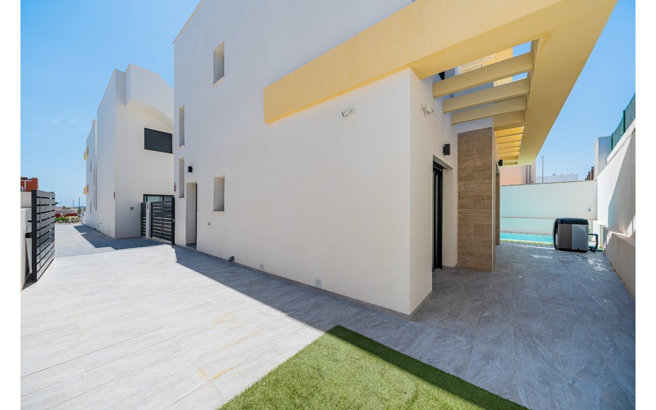 Resale - Villa - Los Montesinos